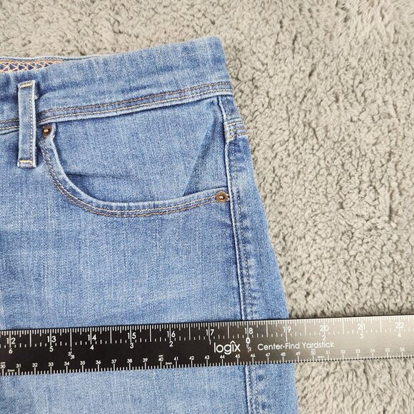 Levi's Mid Length Denim Shorts Size 10 Mid Rise Stretch Zip Fly Medium Blue Wash - Picture 4 of 12